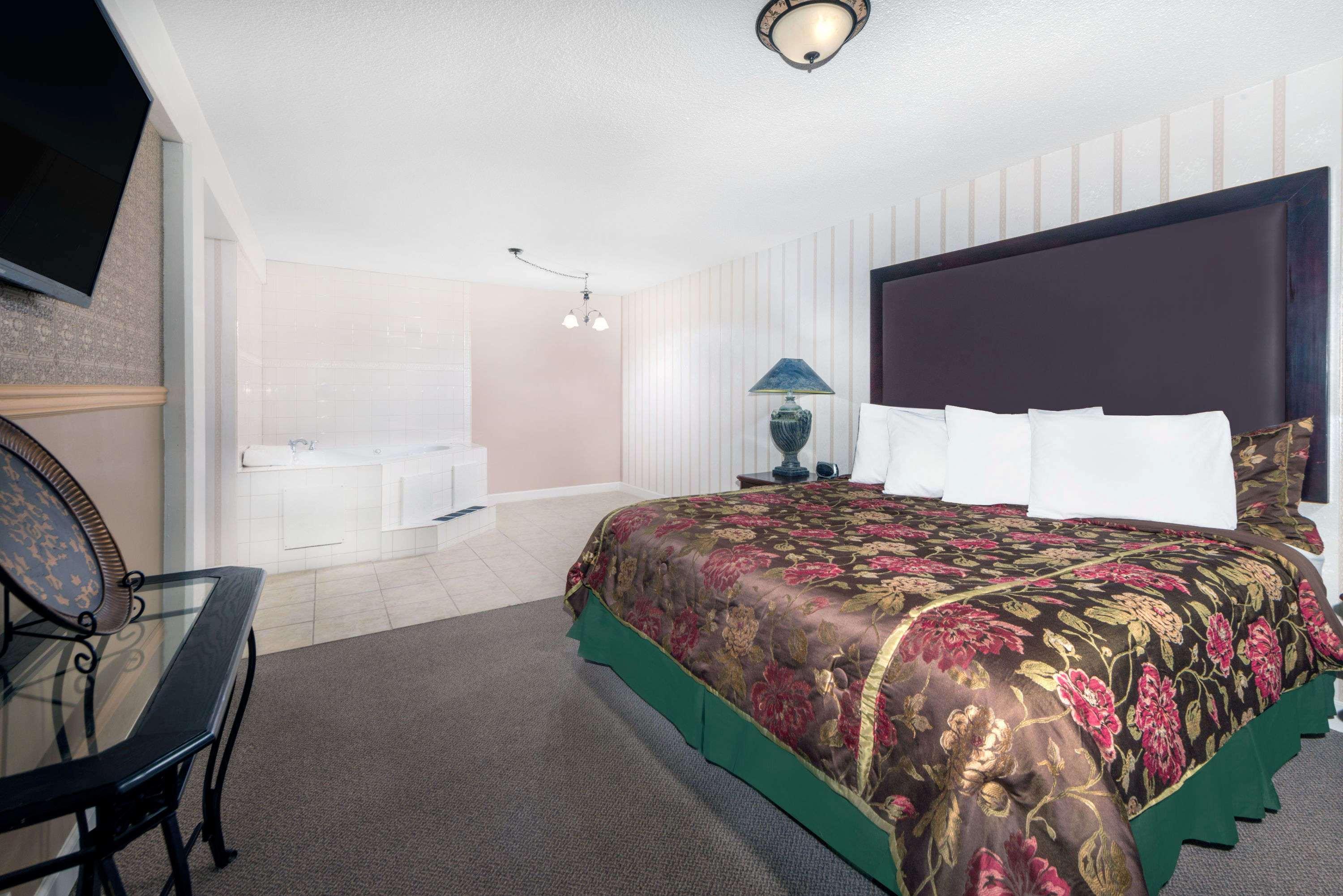 Howard Johnson By Wyndham Burlington Ngoại thất bức ảnh