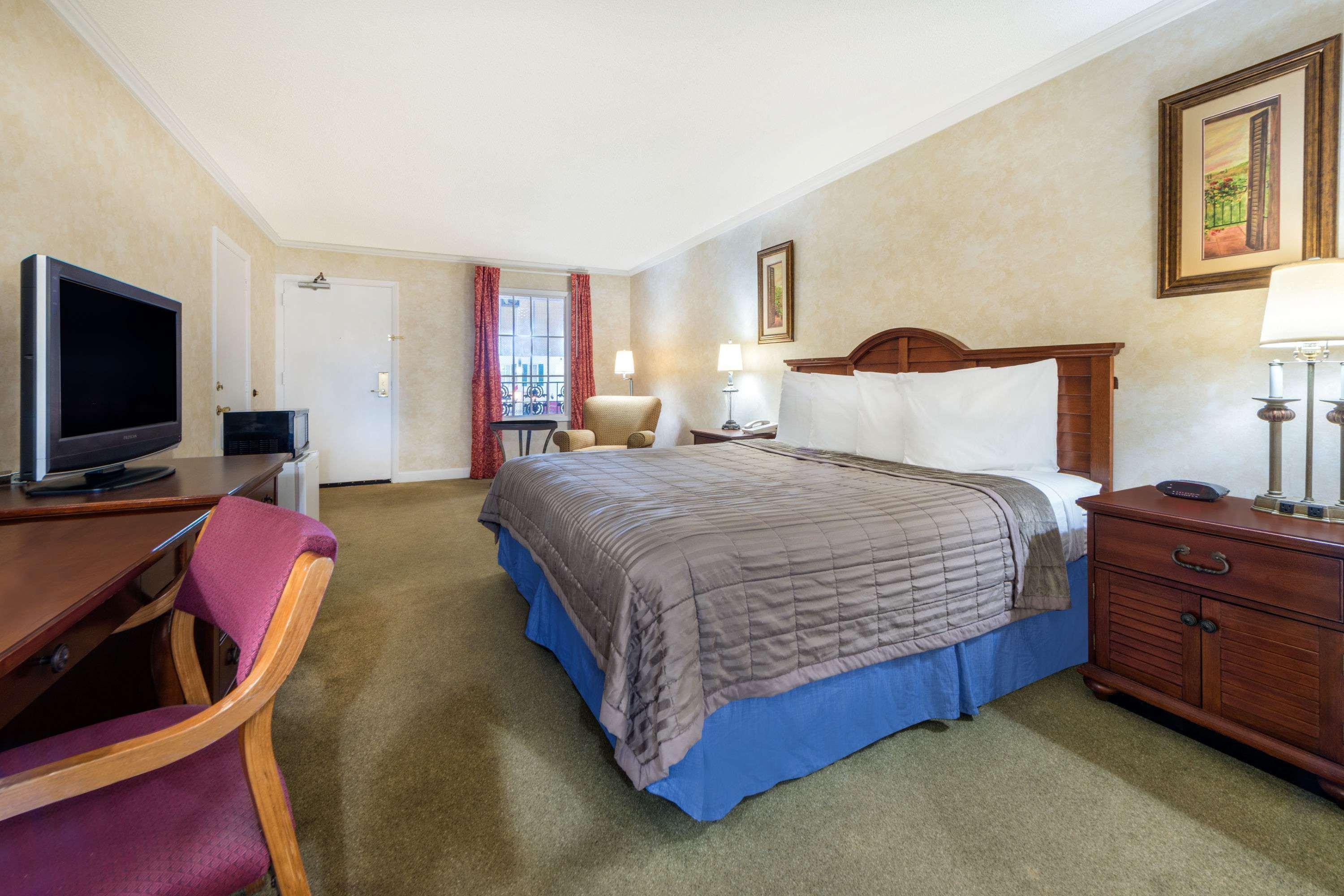 Howard Johnson By Wyndham Burlington Ngoại thất bức ảnh
