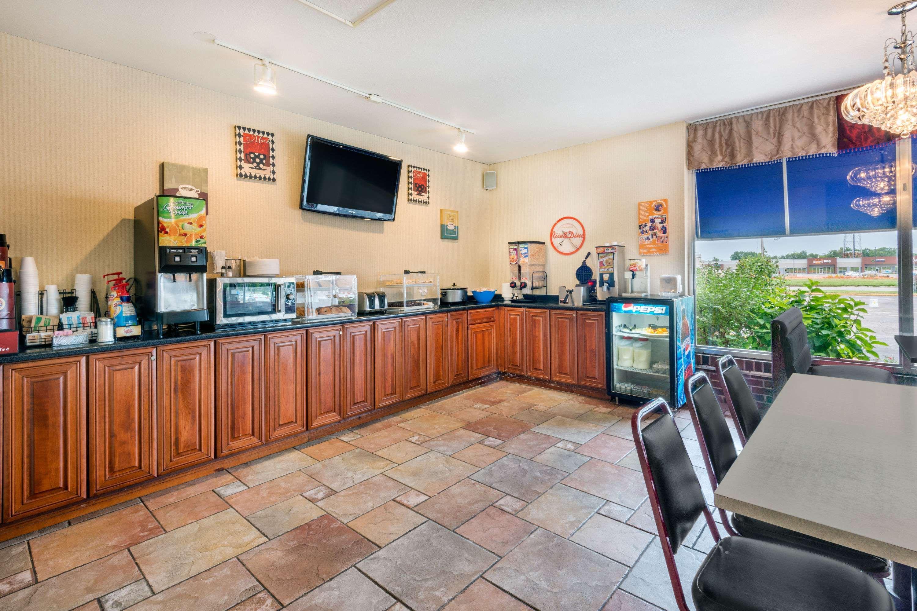 Howard Johnson By Wyndham Burlington Ngoại thất bức ảnh