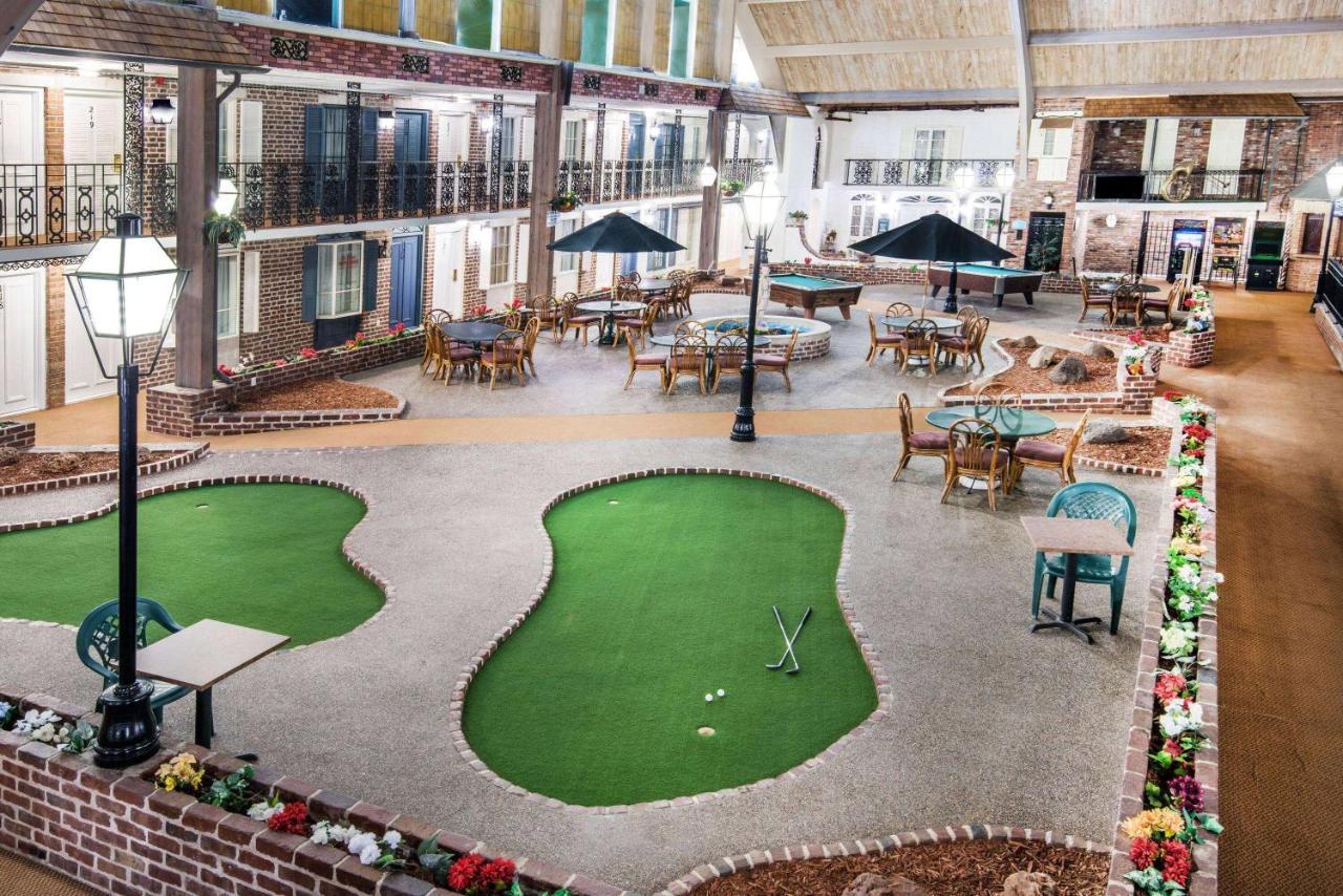Howard Johnson By Wyndham Burlington Ngoại thất bức ảnh