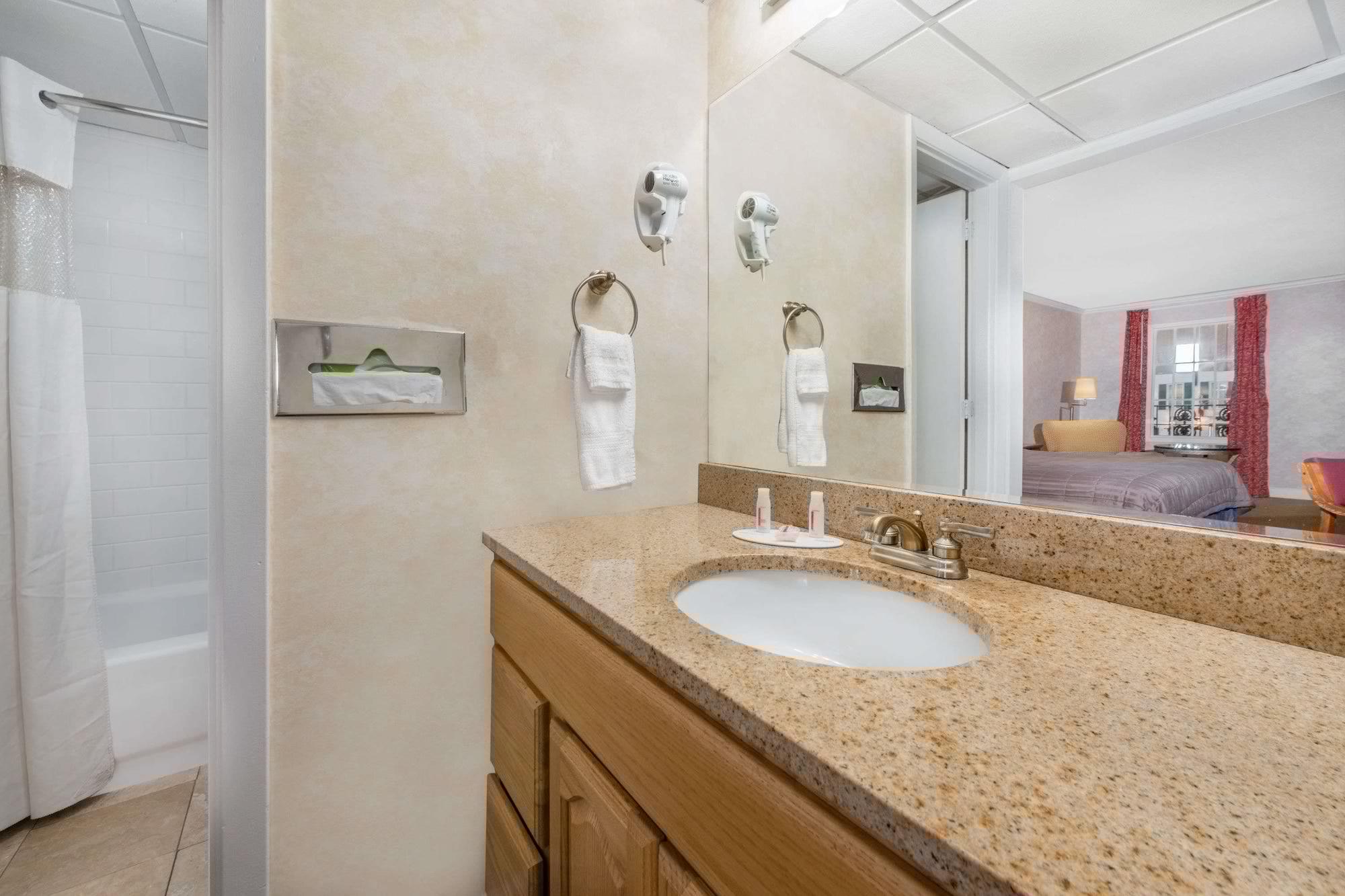Howard Johnson By Wyndham Burlington Ngoại thất bức ảnh