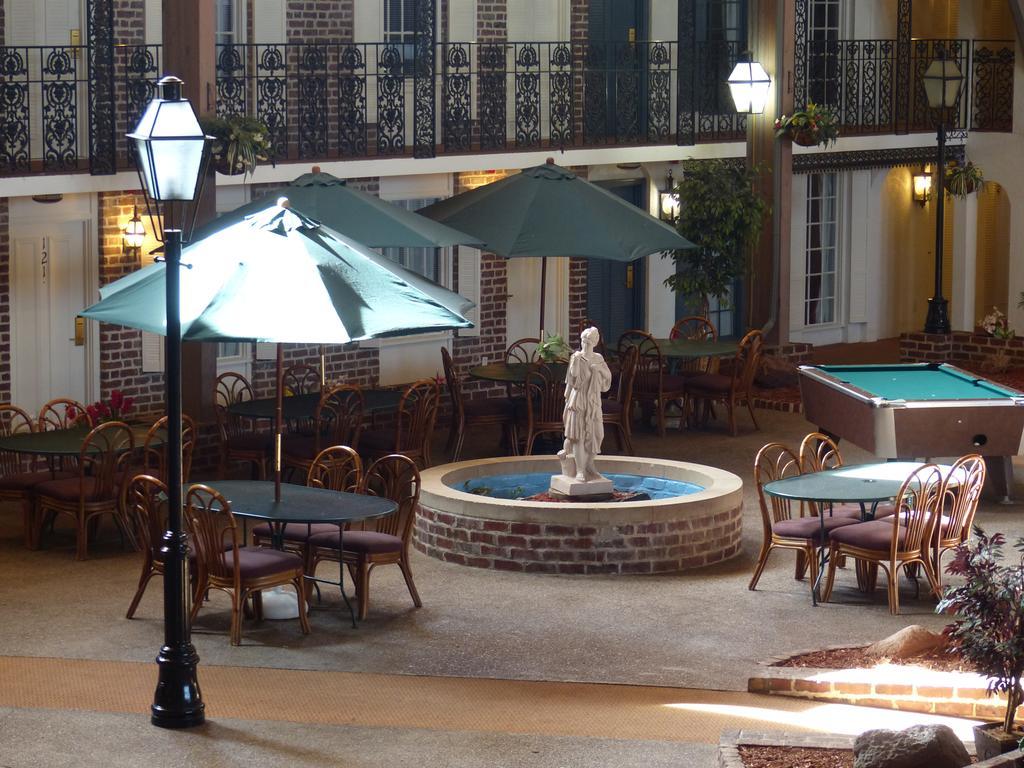 Howard Johnson By Wyndham Burlington Ngoại thất bức ảnh