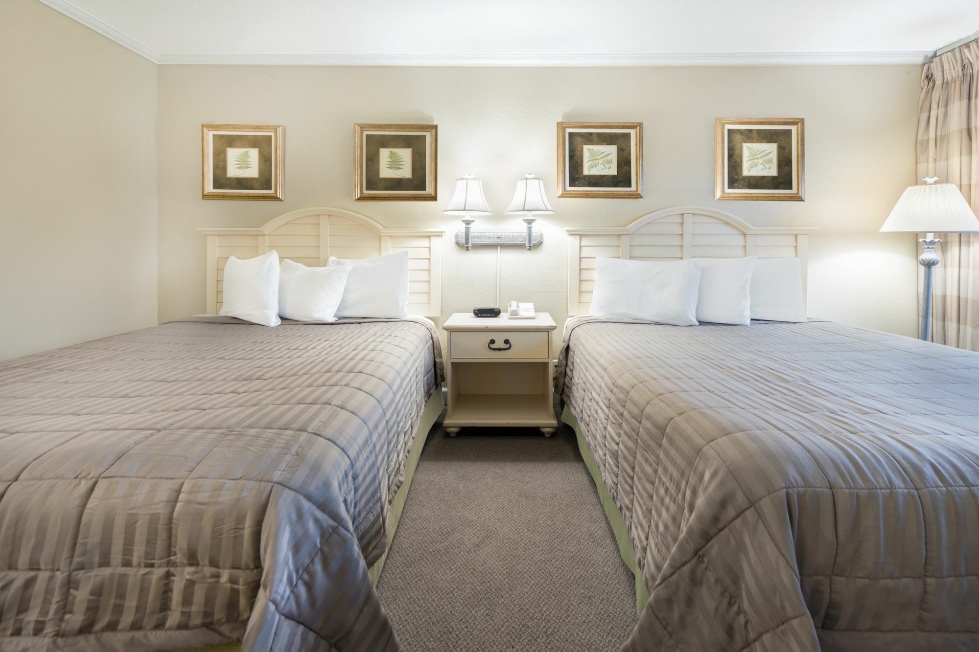 Howard Johnson By Wyndham Burlington Ngoại thất bức ảnh